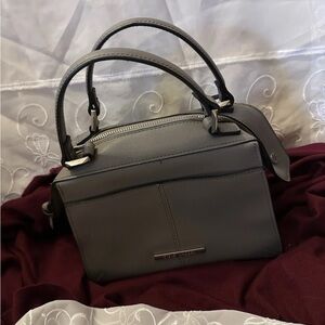 Elegant Gray Steve Madden Handbag